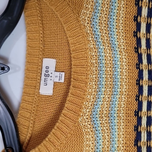 UMGEE GOLD STRIPED CREW NECK SWEATER WITH LONG FLARED SCALLOPED SLEEVES - Picture 5 of 14